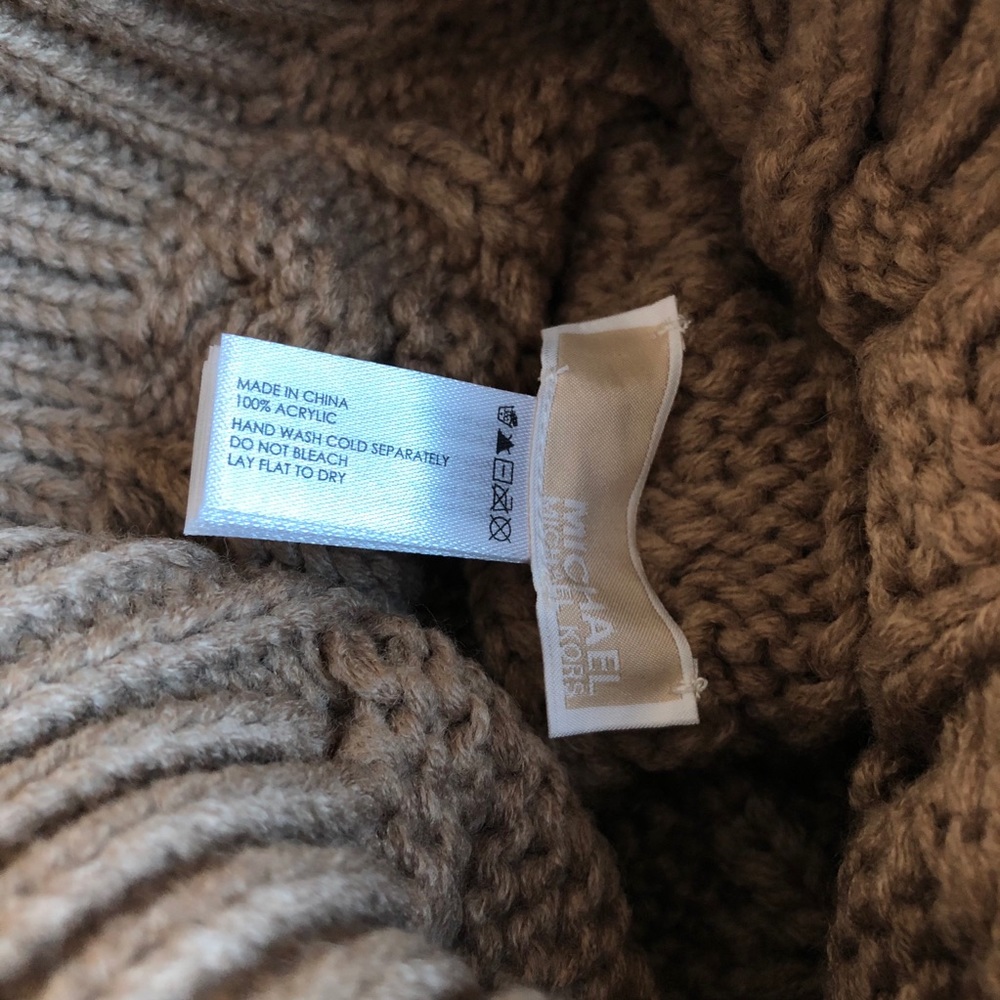 Michael Kors Cable Hat - Picture 5 of 6